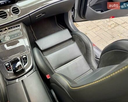 Сірий Мерседес Е-Клас, об'ємом двигуна 3.98 л та пробігом 17 тис. км за 96500 $, фото 35 на Automoto.ua