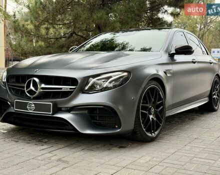 Сірий Мерседес Е-Клас, об'ємом двигуна 3.98 л та пробігом 17 тис. км за 96500 $, фото 3 на Automoto.ua