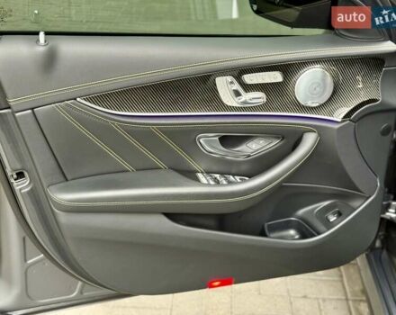 Сірий Мерседес Е-Клас, об'ємом двигуна 3.98 л та пробігом 17 тис. км за 96500 $, фото 24 на Automoto.ua