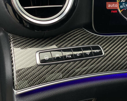 Серый Мерседес Е-Класс, объемом двигателя 3.98 л и пробегом 55 тыс. км за 72990 $, фото 8 на Automoto.ua