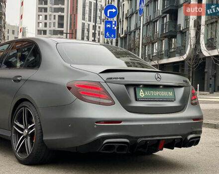 Серый Мерседес Е-Класс, объемом двигателя 3.98 л и пробегом 55 тыс. км за 72990 $, фото 3 на Automoto.ua