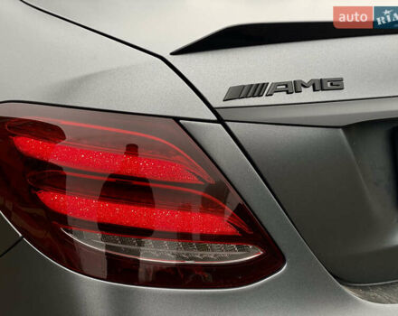 Серый Мерседес Е-Класс, объемом двигателя 3.98 л и пробегом 55 тыс. км за 72990 $, фото 4 на Automoto.ua