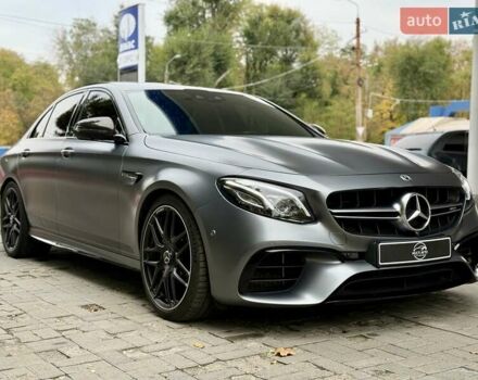 Сірий Мерседес Е-Клас, об'ємом двигуна 3.98 л та пробігом 17 тис. км за 96500 $, фото 9 на Automoto.ua