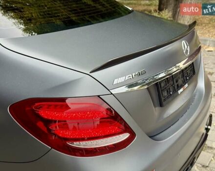 Сірий Мерседес Е-Клас, об'ємом двигуна 3.98 л та пробігом 17 тис. км за 96500 $, фото 19 на Automoto.ua