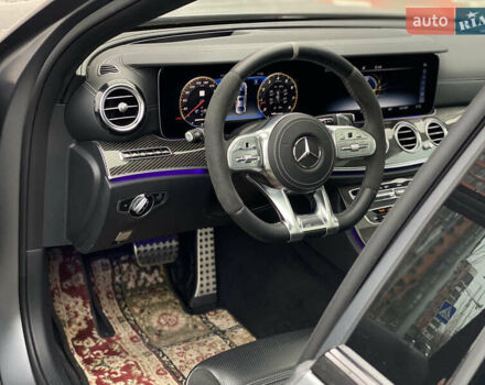 Серый Мерседес Е-Класс, объемом двигателя 3.98 л и пробегом 55 тыс. км за 72990 $, фото 7 на Automoto.ua