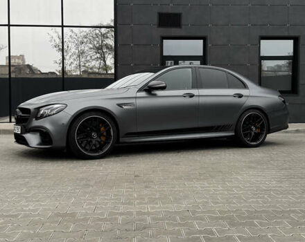 Сірий Мерседес Е-Клас, об'ємом двигуна 3.98 л та пробігом 76 тис. км за 74000 $, фото 1 на Automoto.ua