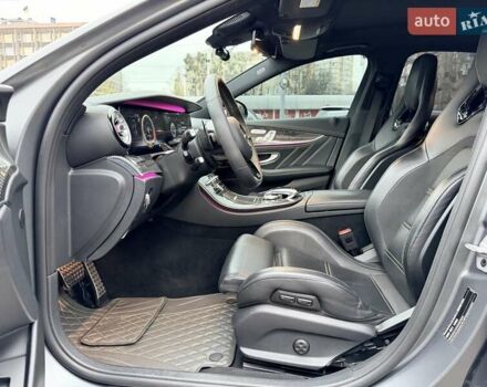 Серый Мерседес Е-Класс, объемом двигателя 3.98 л и пробегом 64 тыс. км за 89500 $, фото 24 на Automoto.ua