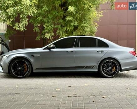 Сірий Мерседес Е-Клас, об'ємом двигуна 3.98 л та пробігом 17 тис. км за 96500 $, фото 21 на Automoto.ua