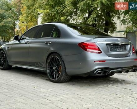 Сірий Мерседес Е-Клас, об'ємом двигуна 3.98 л та пробігом 17 тис. км за 96500 $, фото 17 на Automoto.ua