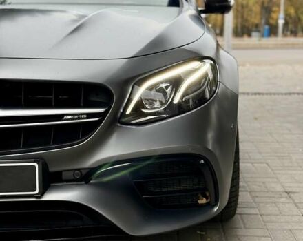 Сірий Мерседес Е-Клас, об'ємом двигуна 3.98 л та пробігом 17 тис. км за 96500 $, фото 6 на Automoto.ua