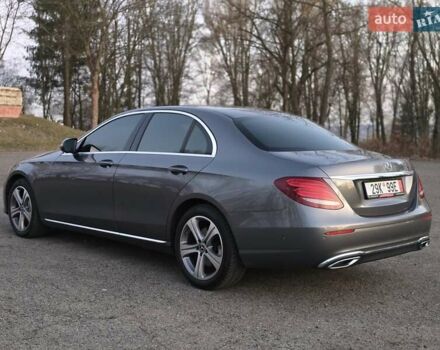 Серый Мерседес Е-Класс, объемом двигателя 0 л и пробегом 244 тыс. км за 31900 $, фото 2 на Automoto.ua