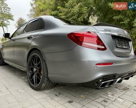 Сірий Мерседес Е-Клас, об'ємом двигуна 3.98 л та пробігом 17 тис. км за 96500 $, фото 18 на Automoto.ua