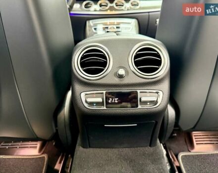 Сірий Мерседес Е-Клас, об'ємом двигуна 3.98 л та пробігом 17 тис. км за 96500 $, фото 32 на Automoto.ua