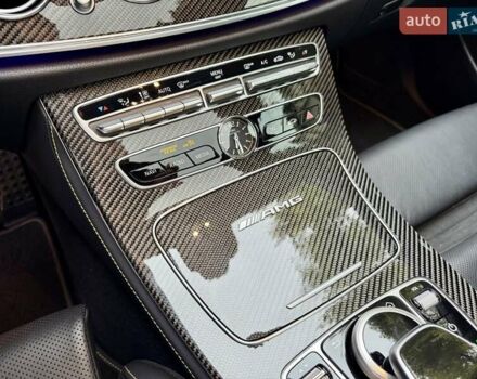 Сірий Мерседес Е-Клас, об'ємом двигуна 3.98 л та пробігом 17 тис. км за 96500 $, фото 42 на Automoto.ua