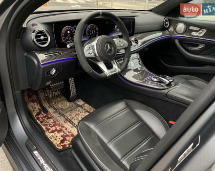 Серый Мерседес Е-Класс, объемом двигателя 3.98 л и пробегом 55 тыс. км за 72990 $, фото 12 на Automoto.ua