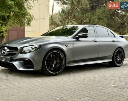 Сірий Мерседес Е-Клас, об'ємом двигуна 3.98 л та пробігом 17 тис. км за 96500 $, фото 2 на Automoto.ua