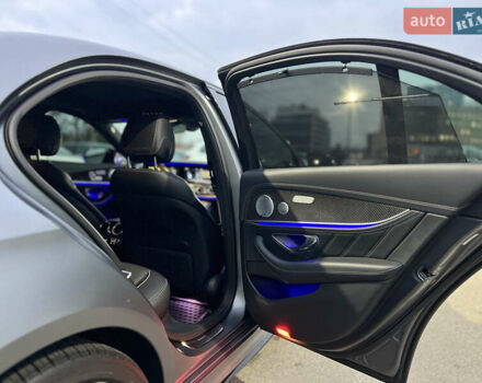 Серый Мерседес Е-Класс, объемом двигателя 4 л и пробегом 44 тыс. км за 78999 $, фото 27 на Automoto.ua