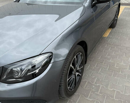 Серый Мерседес Е-Класс, объемом двигателя 2.2 л и пробегом 57 тыс. км за 48000 $, фото 3 на Automoto.ua