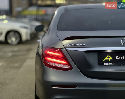 Серый Мерседес Е-Класс, объемом двигателя 4 л и пробегом 44 тыс. км за 78999 $, фото 25 на Automoto.ua