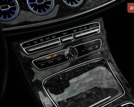 Серый Мерседес Е-Класс, объемом двигателя 4 л и пробегом 42 тыс. км за 89000 $, фото 35 на Automoto.ua