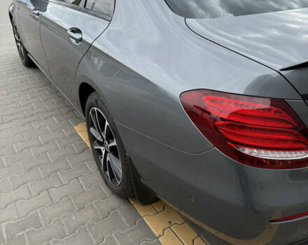 Серый Мерседес Е-Класс, объемом двигателя 2.2 л и пробегом 57 тыс. км за 48000 $, фото 4 на Automoto.ua
