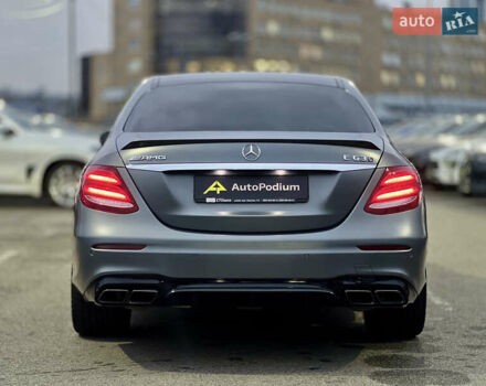 Серый Мерседес Е-Класс, объемом двигателя 4 л и пробегом 44 тыс. км за 78999 $, фото 9 на Automoto.ua