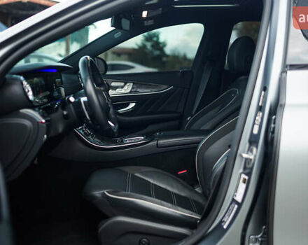 Серый Мерседес Е-Класс, объемом двигателя 4 л и пробегом 42 тыс. км за 89000 $, фото 20 на Automoto.ua