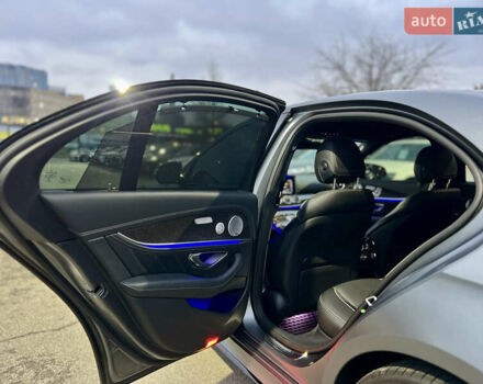 Серый Мерседес Е-Класс, объемом двигателя 4 л и пробегом 44 тыс. км за 78999 $, фото 22 на Automoto.ua