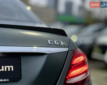 Серый Мерседес Е-Класс, объемом двигателя 4 л и пробегом 44 тыс. км за 78999 $, фото 4 на Automoto.ua