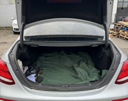 Сірий Мерседес Е-Клас, об'ємом двигуна 1.99 л та пробігом 123 тис. км за 39000 $, фото 3 на Automoto.ua