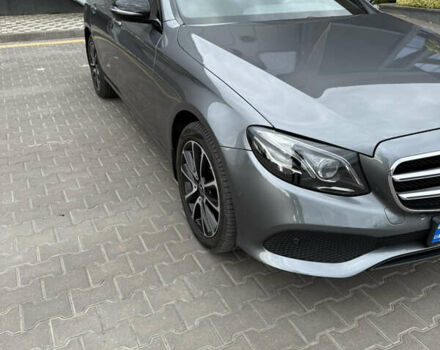 Серый Мерседес Е-Класс, объемом двигателя 2.2 л и пробегом 57 тыс. км за 48000 $, фото 2 на Automoto.ua