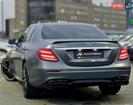 Серый Мерседес Е-Класс, объемом двигателя 4 л и пробегом 44 тыс. км за 78999 $, фото 3 на Automoto.ua