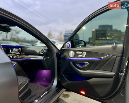 Серый Мерседес Е-Класс, объемом двигателя 4 л и пробегом 44 тыс. км за 78999 $, фото 29 на Automoto.ua