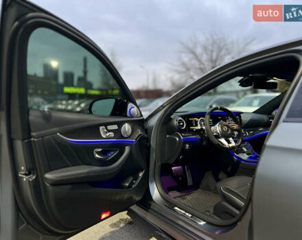 Серый Мерседес Е-Класс, объемом двигателя 4 л и пробегом 44 тыс. км за 78999 $, фото 18 на Automoto.ua