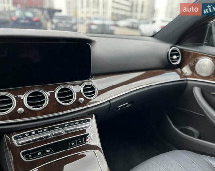 Серый Мерседес Е-Класс, объемом двигателя 1.99 л и пробегом 51 тыс. км за 55000 $, фото 10 на Automoto.ua