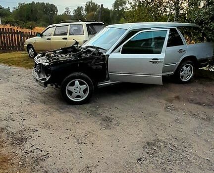 Сірий Мерседес Е-Клас, об'ємом двигуна 2.5 л та пробігом 500 тис. км за 3000 $, фото 6 на Automoto.ua