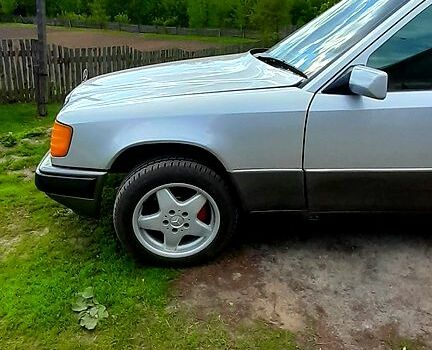 Сірий Мерседес Е-Клас, об'ємом двигуна 2.5 л та пробігом 500 тис. км за 3000 $, фото 3 на Automoto.ua