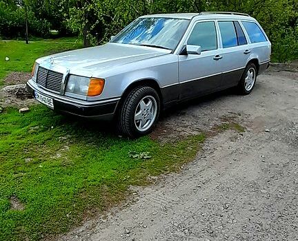 Сірий Мерседес Е-Клас, об'ємом двигуна 2.5 л та пробігом 500 тис. км за 3000 $, фото 1 на Automoto.ua