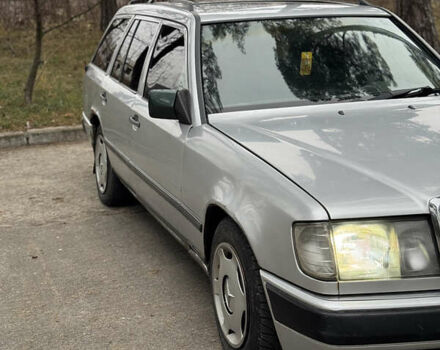 Сірий Мерседес Е-Клас, об'ємом двигуна 3 л та пробігом 398 тис. км за 1999 $, фото 5 на Automoto.ua