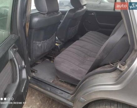 Серый Мерседес Е-Класс, объемом двигателя 2.5 л и пробегом 374 тыс. км за 1850 $, фото 12 на Automoto.ua