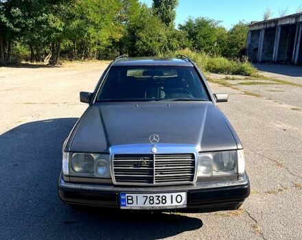 Серый Мерседес Е-Класс, объемом двигателя 2.3 л и пробегом 370 тыс. км за 2200 $, фото 2 на Automoto.ua