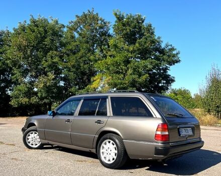 Серый Мерседес Е-Класс, объемом двигателя 2.3 л и пробегом 370 тыс. км за 2200 $, фото 4 на Automoto.ua