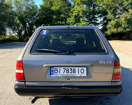 Серый Мерседес Е-Класс, объемом двигателя 2.3 л и пробегом 370 тыс. км за 2200 $, фото 3 на Automoto.ua