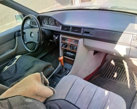 Серый Мерседес Е-Класс, объемом двигателя 2.3 л и пробегом 371 тыс. км за 1100 $, фото 5 на Automoto.ua