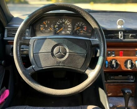 Серый Мерседес Е-Класс, объемом двигателя 2.3 л и пробегом 370 тыс. км за 2200 $, фото 7 на Automoto.ua