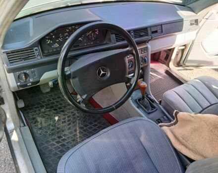 Серый Мерседес Е-Класс, объемом двигателя 2.3 л и пробегом 371 тыс. км за 1100 $, фото 6 на Automoto.ua