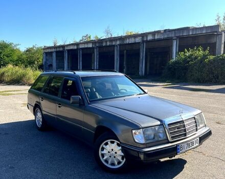 Серый Мерседес Е-Класс, объемом двигателя 2.3 л и пробегом 370 тыс. км за 2200 $, фото 1 на Automoto.ua