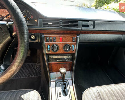 Серый Мерседес Е-Класс, объемом двигателя 3 л и пробегом 322 тыс. км за 3400 $, фото 13 на Automoto.ua