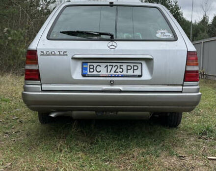 Серый Мерседес Е-Класс, объемом двигателя 3 л и пробегом 322 тыс. км за 3400 $, фото 4 на Automoto.ua