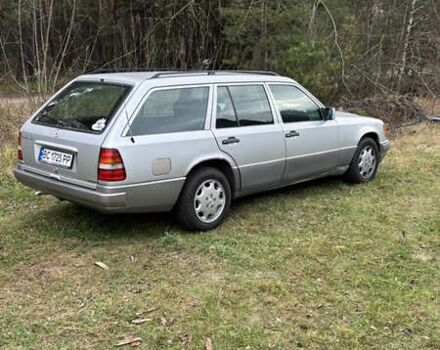 Серый Мерседес Е-Класс, объемом двигателя 3 л и пробегом 322 тыс. км за 3400 $, фото 1 на Automoto.ua